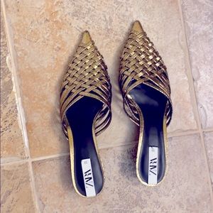 Woven metallic leather mule